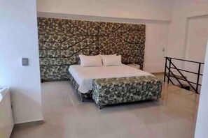 8 chambres, fer et planche à repasser, Wi-Fi, literie fournie