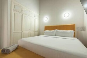 14 chambres, fer et planche à repasser, Wi-Fi, draps fournis