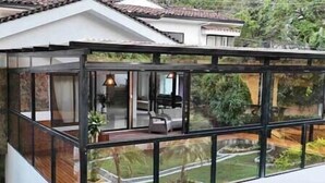A modern house with a glass conservatory. - The Provenza Mansion by Lleras Park in El Poblado (Medellín)