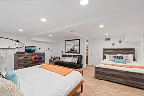 3 bedrooms, iron/ironing board, free WiFi, bed sheets