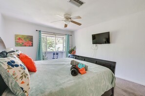 4 chambres, bureau, fer et planche à repasser, lit parapluie