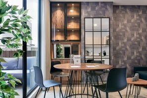 Studio (201) | Esszimmer