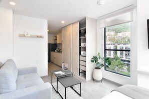 Studio (910) | Living area - Arezzo by Wynwood House (Bogotá)