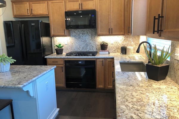 Geladeira, micro-ondas, fogão, cooktop