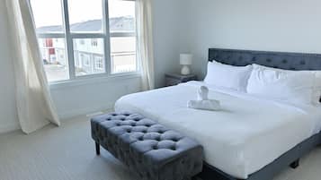 3 bedrooms, in-room safe, iron/ironing board, WiFi