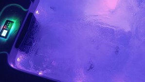 A hot tub with a control panel and a water feature. - Vila Sozinha Luxury (Escames)