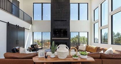 Indoor Sports Court, Pool, Hottub, 30+ People