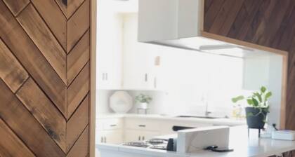 Charming, luxurious 3-bedroom Fresno County farmhouse w WIFI