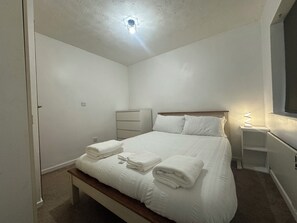 2 makuuhuonetta, silitysrauta/-lauta, Wi-Fi, vuodevaatteet