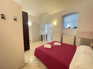 1 chambre, fer et planche à repasser, Wi-Fi gratuit, draps fournis