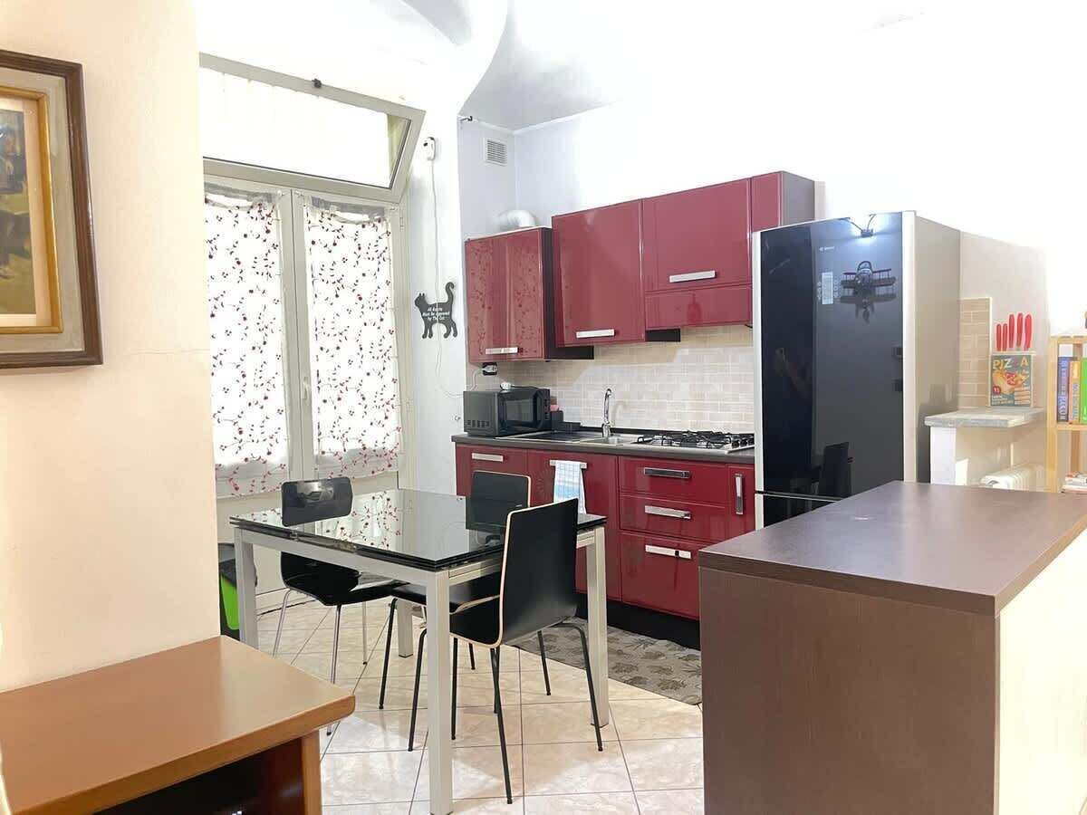 Coffee/tea maker, fridge, microwave, stovetop