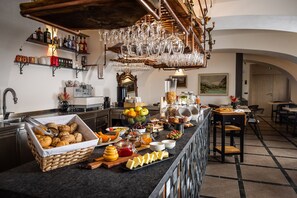 Gratis morgenmadsbuffet hver dag