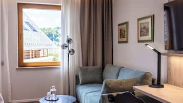 Deluxe-Doppel- oder -Zweibettzimmer, HĂŒgelblick | Wohnbereich