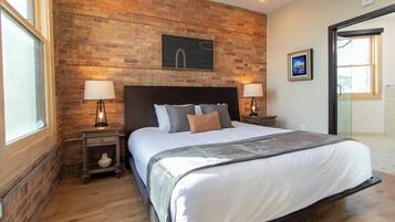 Departamento Premium, 1 cama King size y sofá cama, para no fumadores, cocina | Espacio para trabajar con laptop y tabla de planchar con plancha