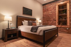 Premium Apartment, 1 King Bed with Sofa bed, Non Smoking, Kitchen | 1 bedroom, laptop workspace, iron/ironing board, free WiFi