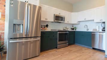 Premium Apartment, 2 Bedrooms, Non Smoking, Kitchen | Private kitchen