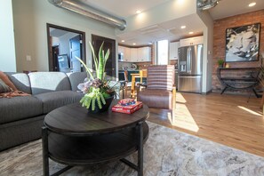 Premium Apartment, 2 Bedrooms, Non Smoking, Kitchen | 1 bedroom, laptop workspace, iron/ironing board, free WiFi