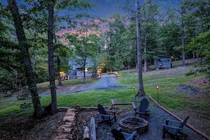 A campsite with a fire pit, seating, and a path leading to a cabin. - 2-bedroom cabin with hot tub near George Washington National Forest (Mount Jackson)