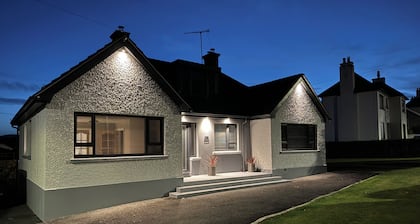 The Bearnagh - Newly renovated and spacious 4 bedroom house in Castlewellan