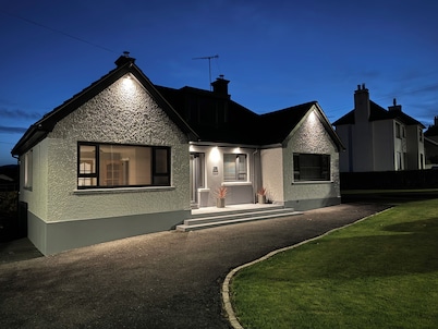 The Bearnagh - Newly renovated and spacious 4 bedroom house in Castlewellan