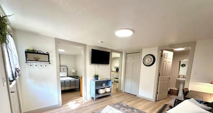 Little Blue Cottage - Charming 1-bedroom cottage in Kirksville