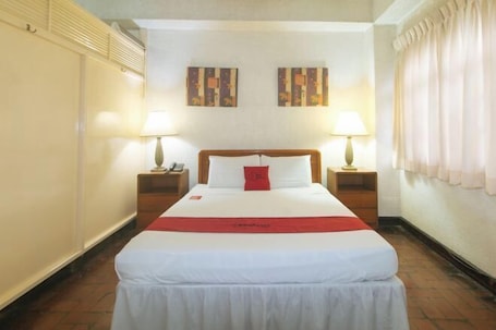 Room. RedDoorz @ Broadway Court Apartelle II Quezon City