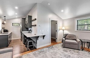 Interior - Walk to Lambeau, Heat & A/C (Green Bay)