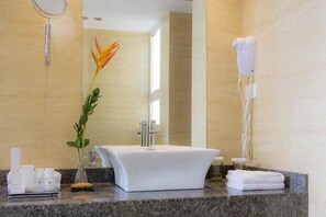 Free toiletries, hair dryer, towels, soap - Hotel Continental Altamira (Caracas)