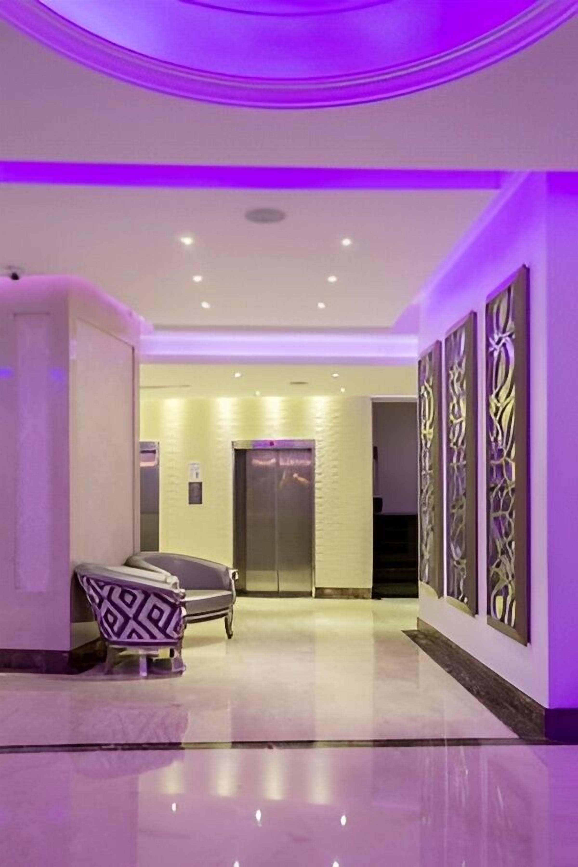 40-inch TV with cable channels