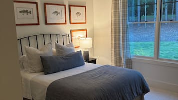 5 bedrooms, iron/ironing board, WiFi, bed sheets