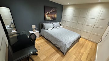 2 bedrooms, iron/ironing board, WiFi