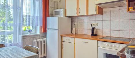 Refrigerador, horno, parrilla de estufa y lavavajillas