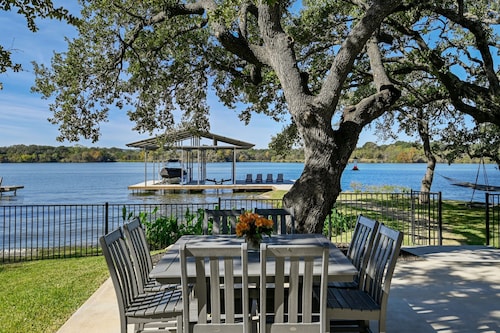 Packsaddle Point! Luxury Lakefront w/Pool+Guest House