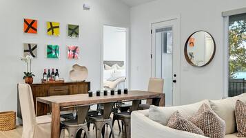 Smart TV, fireplace, stereo