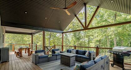 Porch-lovers Paradise! SLEEPS 11-12. Multiple fire pits. Only 0.8mi to boat ramp