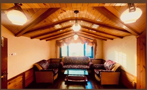 WINTRY 5BHK ENTIHOME 
FOR FRINDS & FAMILIES 
PARKING AND WI-FI 
