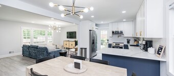 Spacious & modern 10 guest retreat near Downtown & North Hills w/ fenced yard