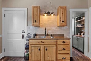 Interior - Charming duplex walkable to historic downtown Cedarburg (Cedarburg)