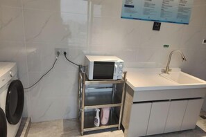Luokittelematon kuva, 5 kautta 90, painike