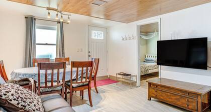 Aurora Abode: 7 Mi to Dtwn Denver!