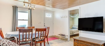 Aurora Abode: 7 Mi to Dtwn Denver!