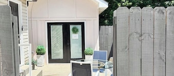 Charmingstudio+WIFI+close to main shopping centers
