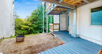 Convenient Skier-friendly 1BR condo, pool, hot tub, gym, tennis, fireplace, wifi