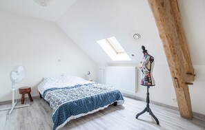 5 bedrooms, iron/ironing board, travel cot, free WiFi