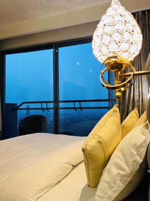 1 bedroom, WiFi, bed sheets - City scape apartments (Noida)