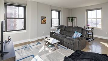 Smart-TV, bøker og PC-skjermer