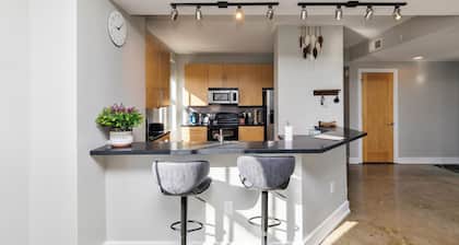 Spacious 2BR 2BA with Parking, Gorgeous Skyline View, and Direct Skywalk Access!