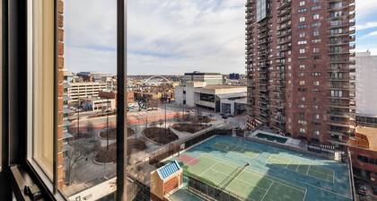 Open 2BR 2BA 3BD W/ Private Parking & Skyline View! Direct Skywalk Access