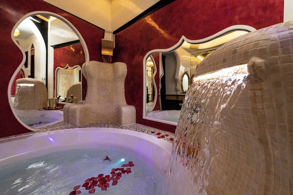 Studio Suite Presidential, 1 giường cỡ king, hồ bơi riêng, quang cảnh thành phố | Két bảo mật tại phòng, màn/rèm cản sáng, phòng cách âm