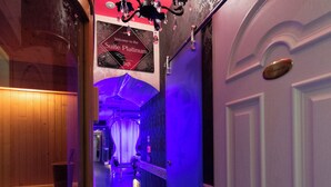 Luxury Studio Suite, City View | In-room safe, blackout drapes, soundproofing - guest house eros suite (Rome)